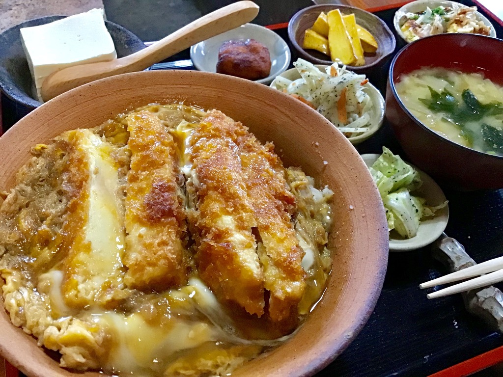 ランチ 豆腐屋さんが作る 豆腐丼 宇佐市 ジモッシュ 地元をダッシュするニュースサイト ジモッシュ