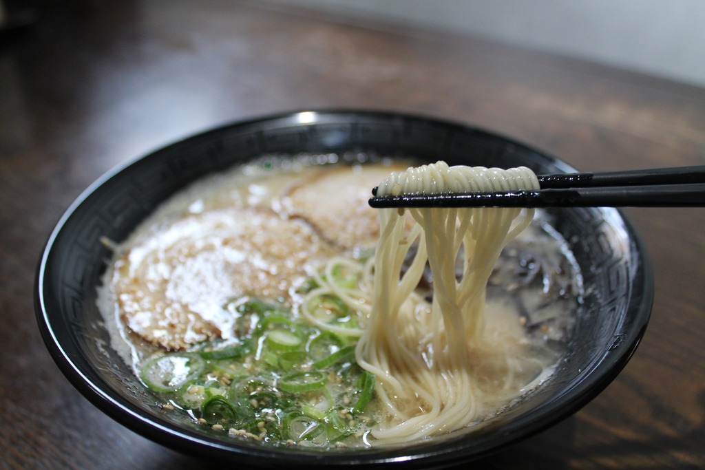 宇佐市/よーちゃんラーメンでこっくり甘い豚骨ラーメン！宇佐